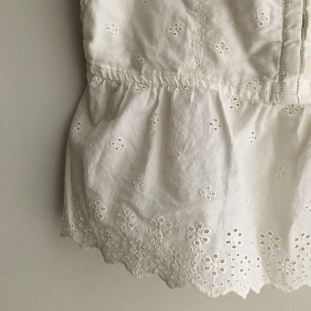 🍒 4/$30 Eyelet top - Picture 4 of 5